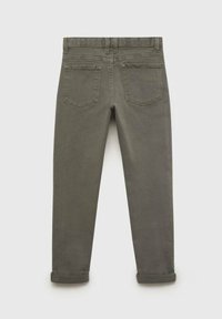 Pantaloni in misto cotone verde oliva con taglio dritto, orli risvoltabili, tasche posteriori e cuciture rinforzate lungo le cuciture.