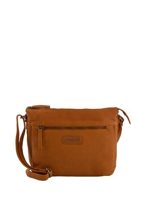 Tanskleurige leren schoudertas met verstelbare schouderband, ritsvak hoofdcompartiment, voorvak en gegraveerd merlogo. Textuurafwerking.