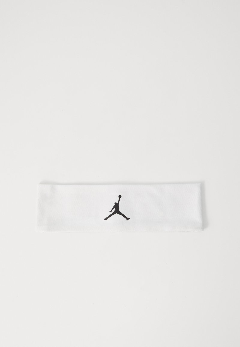 Valge kangast peaosa, millel on must Jumpman logo. Sujuv tekstuur, ristkülikukujuline kuju, minimalistlik disain, sobib sportimiseks või igapäevaseks kandmiseks.