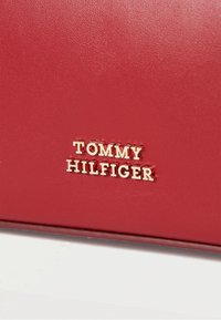 Tommy Hilfiger SOFT SHOULDER BAG - Rankinė - dark magma