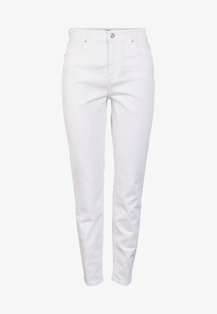 Pantalones de denim blancos con cintura alta, corte recto, bolsillos frontales y cierre de un solo botón de metal. Textura suave y tersa.