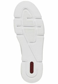 Semelle en caoutchouc blanche de sneaker avec des motifs de texture pour une meilleure adhérence, arborant un logo rouge et des motifs incorporés pour le traction.