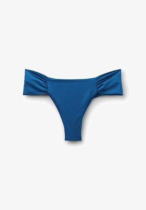 Blauer Bikini-Slip mit gerafften Seiten, flach auf weißem Hintergrund präsentiert.