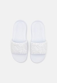 Nike Sportswear VICTORI ONE SLIDE PRINT - Šľapky - white/black