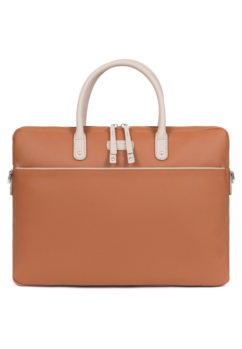 Tan laptop tas met beige leren handvatten, ritsluiting, gestructureerd oppervlak en decoratieve stiksels. Vierkante vorm met afgeronde hoeken.