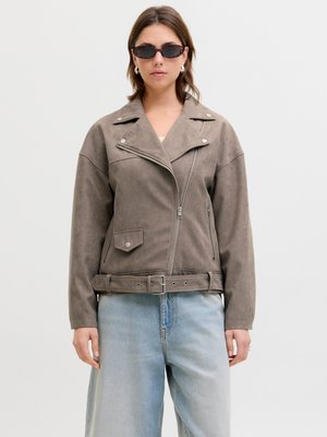 JXFRIDA ROCKY BIKER - Kunstnahast jakk - brown