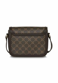 Ciemnobrązowa torba na ramię z jaśniejszym brązowym wzorem w romby, z klapą i regulowanym paskiem na ramię z złotymi elementami.