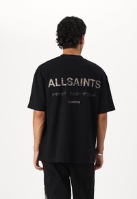 AllSaints UNDERGOUND CAMO - Camiseta estampada - jet black