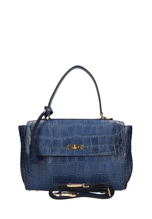 Handtasche mit blauer Krokodilstruktur, einem oberen Griff und einem abnehmbaren Schulterriemen unter der Tasche, mit Verschluss in Goldoptik.