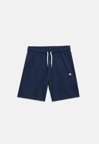 Βαμβακερά σορτς σε ναυτικό μπλε με ελαστική μέση, κλείσιμο με κορδόνι, δύο πλαϊνές τσέπες και μικρό λογότυπο στο αριστερό μηρό.