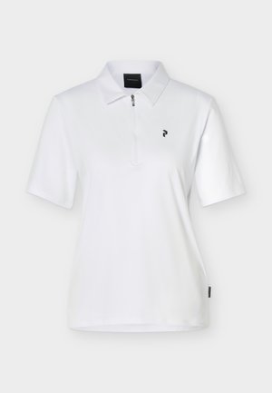 Weißes Poloshirt mit kurzen Ärmeln, Kragen, Frontreißverschluss und kleinem schwarzem Logo auf der linken Brust vor einfarbigem Hintergrund.