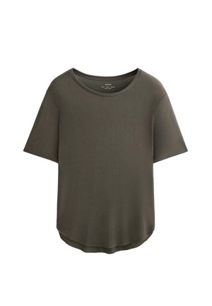 Tummanoliivinvihreä, lyhythihainen pyöreäkauluksinen t-paita, jossa on kaartuva helma ja väljä istuvuus.