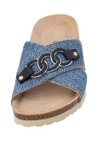 Sandal blu in tessuto intrecciato con una fascia incrociata, accentuato da una catena dorata, suola beige testurizzata con un leggero tacco. Soletta morbida.