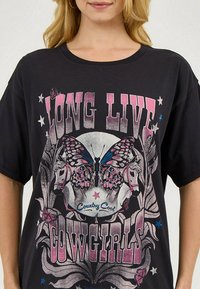 Wrangler TEE - T-shirt med print - black_beauty