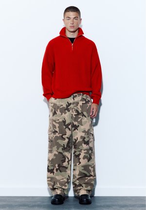 PULL&BEAR, CARGO - TROUSERS - Pantalon cargo - khaki