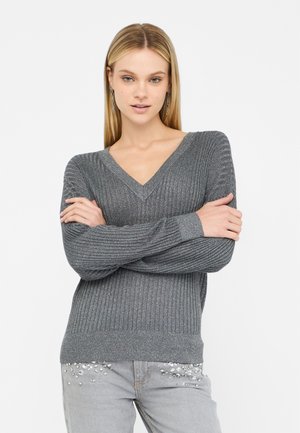 Maglione grigio a costine con scollatura a V, maniche lunghe e un finish testurizzato. Il maglione presenta accenti di glitter sottili in tutto.