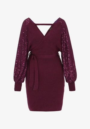 Burgunderfarbendes Strickkleid mit Wickeldesign, langen, mit Pailletten besetzten Ballonärmeln und einem Bindeband in der Taille. Es hat einen tiefen V-Ausschnitt und einen strukturierten Stoff.
