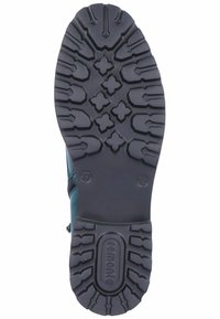 Semelle d'une botte noire avec des motifs de crampons profonds, comprenant des formes croisées et le nom de la marque "remonte" embossé près du talon.