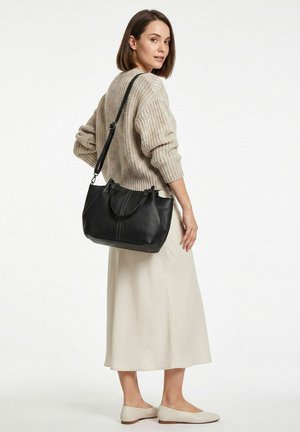 Gabor, MARCELINA SCHULTERTASCHE L 42 CM - Handtas - black