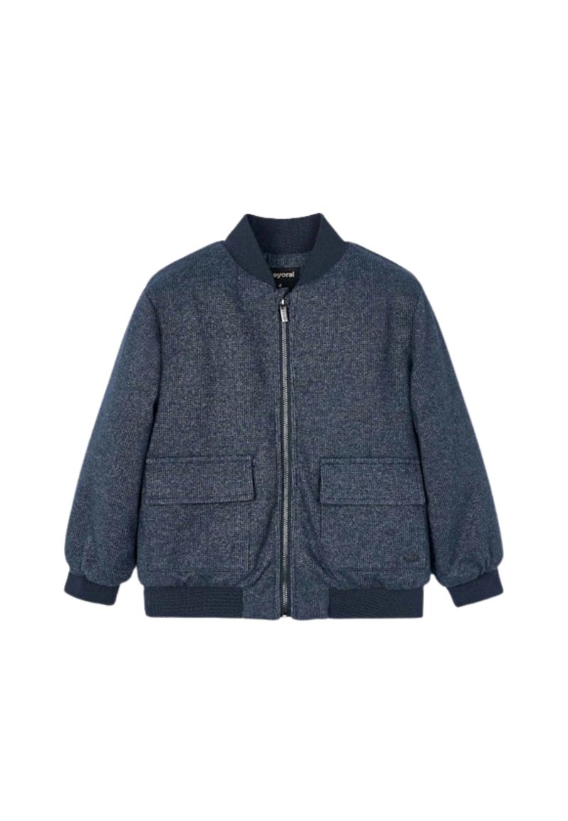 Giacca bomber navy in tessuto testurizzato, con zip frontale, colletto e polsini a costine, e due tasche frontali per riporre oggetti.