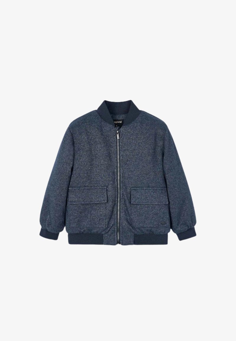Giacca bomber navy in tessuto testurizzato, con zip frontale, colletto e polsini a costine, e due tasche frontali per riporre oggetti.