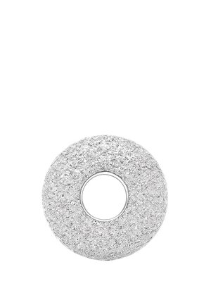 Ciondolo rotondo in argento con centro cavo, incrostato di numerosi piccoli diamanti scintillanti su tutta la superficie.