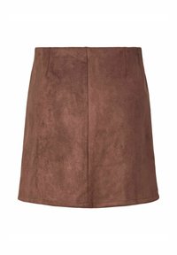 Brun faux suede mini nederdel med en glat tekstur, der har et enkelt design, to front sømme og en lige kant.