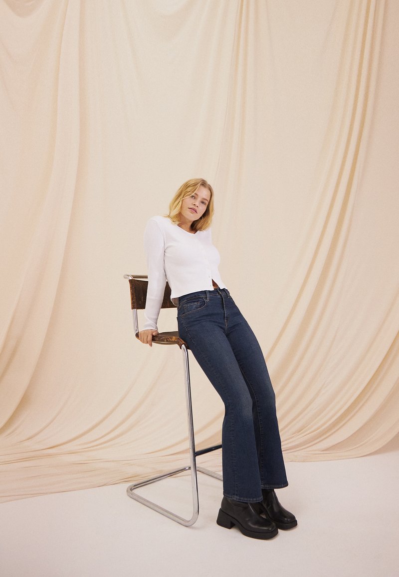 levi 726 flare jeans