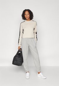 ONLY Play ONPKAM LIFE SHORT - Sweater - pumice stone/black