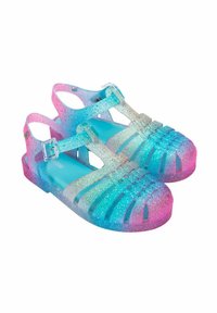 I sandali traslucidi presentano una sfumatura dal blu al rosa con accenti luccicanti. Il design include più cinturini e una punta chiusa.