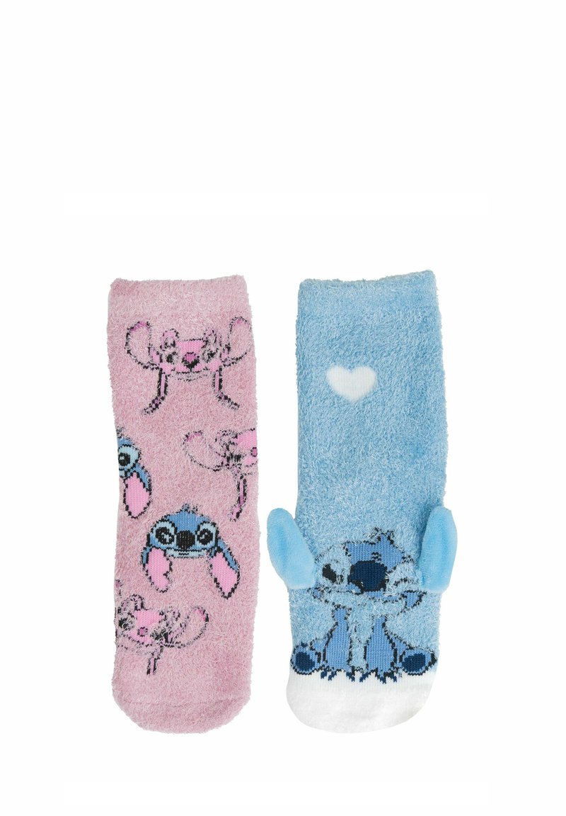 Due paia di calzini: uno rosa con stampe di Stitch pelose e uno blu con un design di Stitch e un cuore bianco. Tessuto morbido e testurizzato.