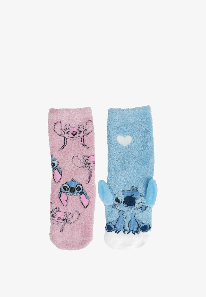 Due paia di calzini: uno rosa con stampe di Stitch pelose e uno blu con un design di Stitch e un cuore bianco. Tessuto morbido e testurizzato.