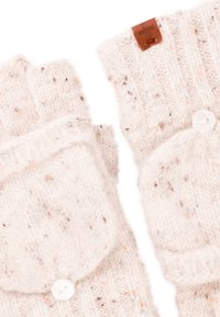 Jasno beżowe dziergane rękawiczki bez palców z fakturowanym wzorem, z zapięciem na guzik i małą brązową naszywką z logo.