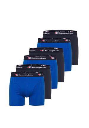 Sechs Paar Herren-Boxershorts in abwechselndem Blau und Schwarz, jeweils mit einem schwarzen Bund, der das Champion-Logo in Weiß und Rot zeigt.