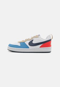 Δεν επιλέχθηκε, white/thunder blue/light crimson/blue beyond
