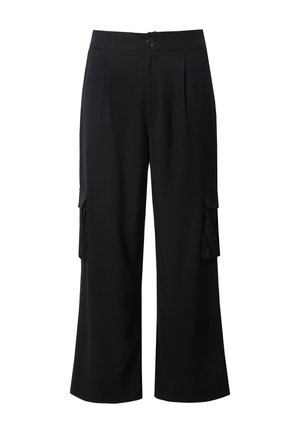 Zwarte wijde broek van zacht stof. Voorzien van zij cargo pockets, plooien aan de voorkant en een knoopsluiting in de taille.