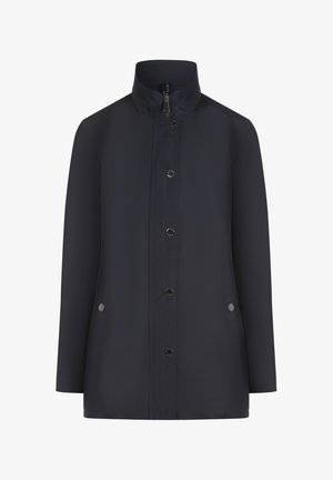 Marineblå vandtæt frakke med en stående krave, forreste trykknapper og sidelommer. Glat tekstur og letvægtsdesign for komfort.