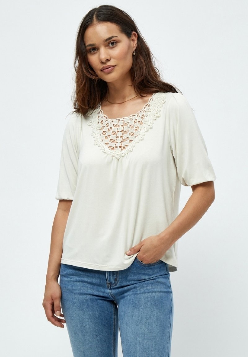Desires DEAUGUSTA 2/4 SLEEVE CROCHET T-SHIRT. - Blůza - gardenia