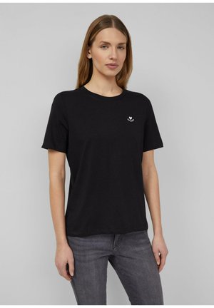 - T-shirt basic