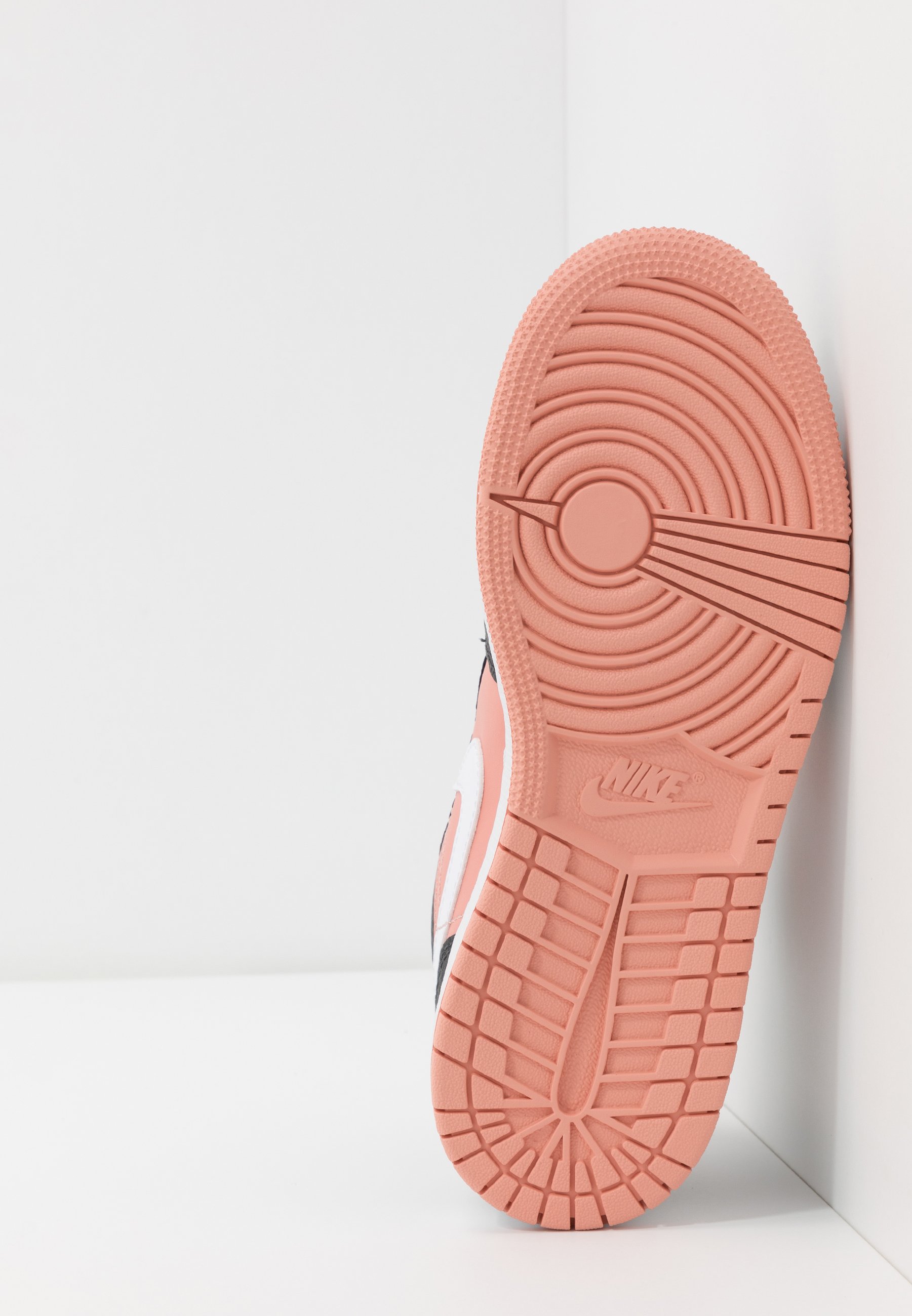 zalando jordan 1 smoke grey