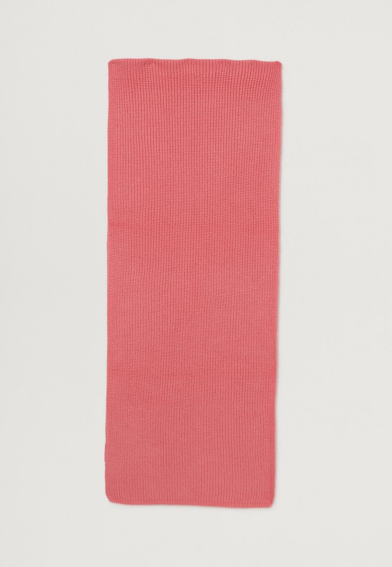 Sciarpa lavorata a maglia di un vivace rosa; forma rettangolare con texture a coste e bordi dritti. Il materiale sembra morbido e elasticizzato.