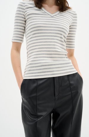 DAGNAIW  - T-shirt print - medium grey whisper white