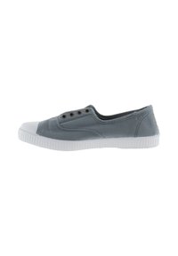 Grå lærred slip-on sko med en hvid gummitåhætte, lufthuller til ventilation og en tekstureret hvid sål.