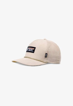Beige Corduroy-Baseballcap mit einem schwarzen Logopatch, grünem Akzent am Schirm und einem kleinen Brand-Tag an der Seite.