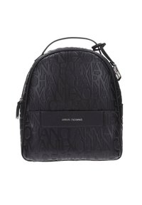 Zaino in pelle sintetica nera con marchio impresso, maniglia singola superiore e chiusura con zip. Presenta accessori in metallo argentato e superficie testurizzata.