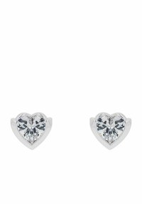 Hjärtformade örhängen med klara, facetterade stenar i silverfärgad metall. Slät yta med en polerad finish.