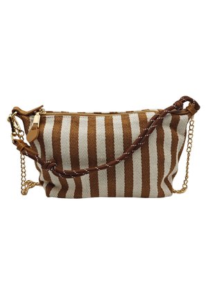 Petit sac rectangulaire avec des rayures verticales marron et beige, une fermeture éclair dorée, et une bandoulière amovible en corde marron et chaîne dorée.