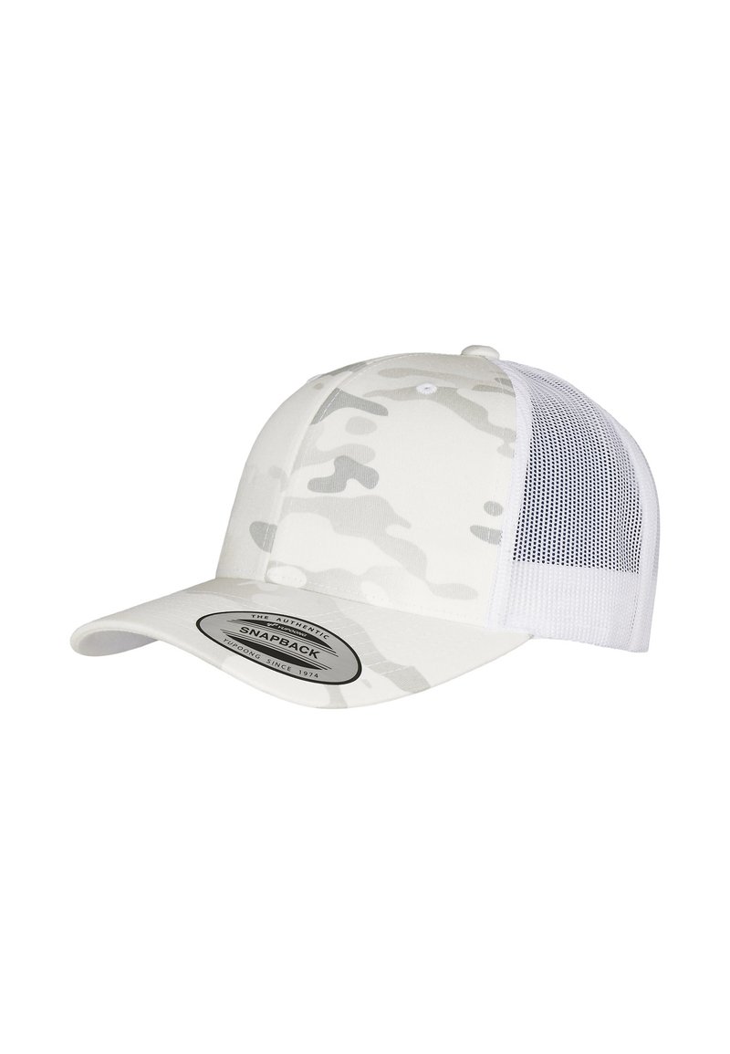 Casquette snapback blanche avec un motif camouflage gris clair, panneaux avant solides, dos en mesh et visière courbée. Présente un logo sous la visière.