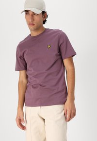 Lyle & Scott Paprasti marškinėliai - highland mauve