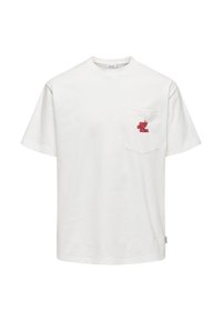 Weißes Baumwoll-T-Shirt mit kurzen Ärmeln, ausgestattet mit einer Brusttasche und rotem gesticktem Text "only & sons" auf der Tasche.